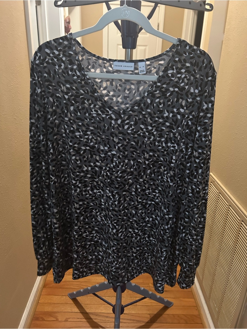 Susan Graver Black and Gray V-Neck Printed Long Sleeve Top